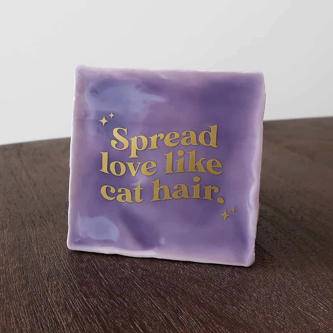 Quote tegeltje - Spread love like cat hair